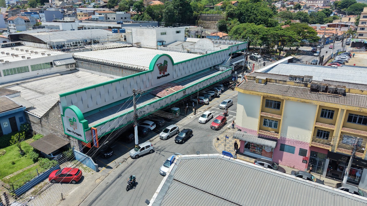 Vista aérea do Super Português em Santa Isabel